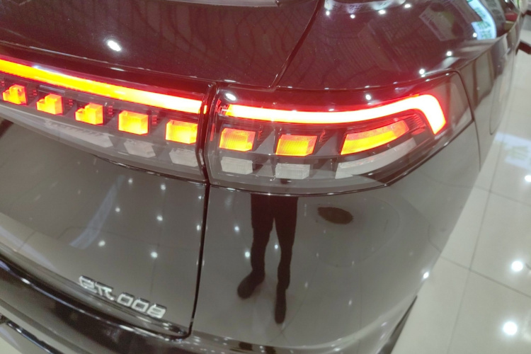 东风奕派 eπ008 2024款 210Max增程版 6座车身外观6006