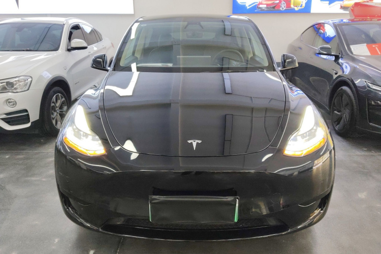 特斯拉 Model Y 2022款 改款 后轮驱动版车身外观2