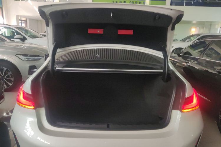 宝马3系 2024款 325i M运动曜夜套装局部细节23