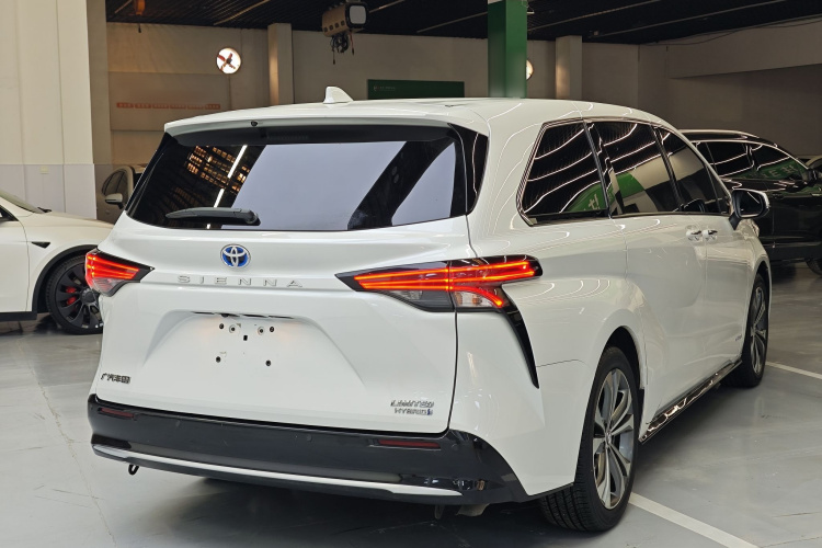 丰田 赛那SIENNA 2023款 2.5L混动 尊贵版车身外观6004