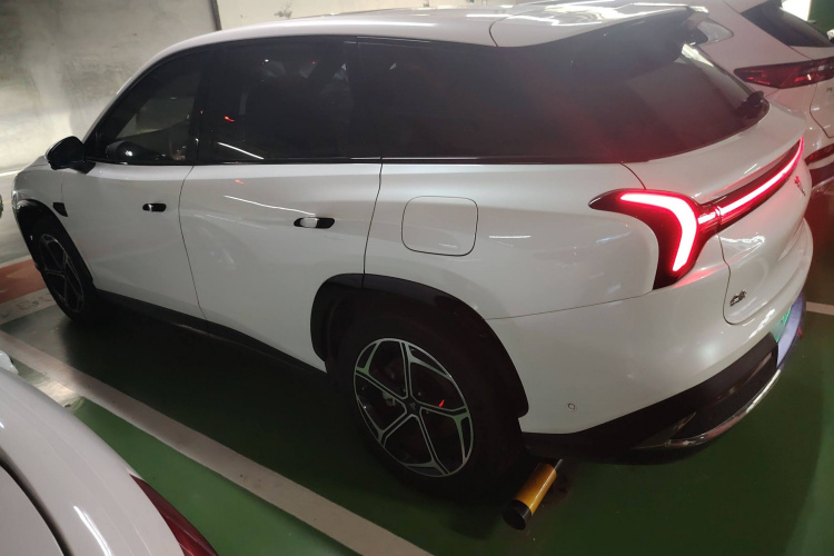 哪吒汽车 哪吒L 2024款 增程 220 闪充版车身外观6003