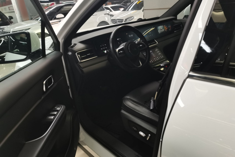 理想汽车 理想ONE 2021款 增程6座版中控内饰19