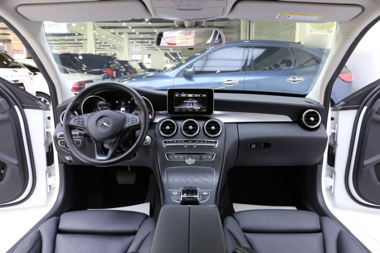 奔驰C级 2018款 C 200 L 运动版局部细节22