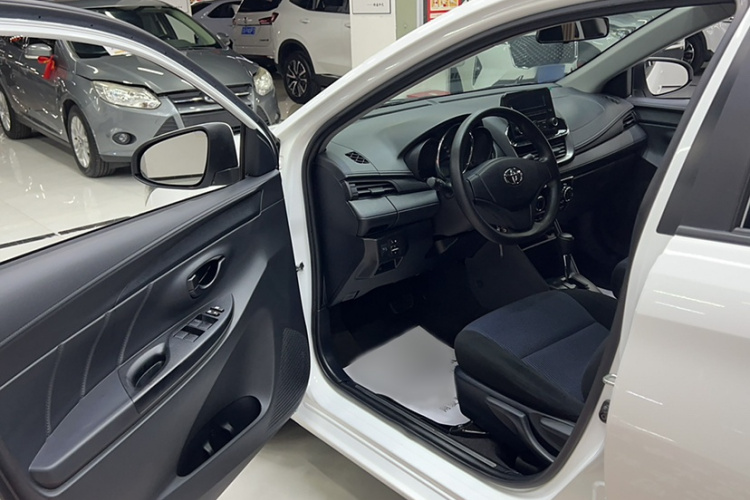 丰田 YARiS L 致享 2020款 1.5L CVT领先版中控内饰7001