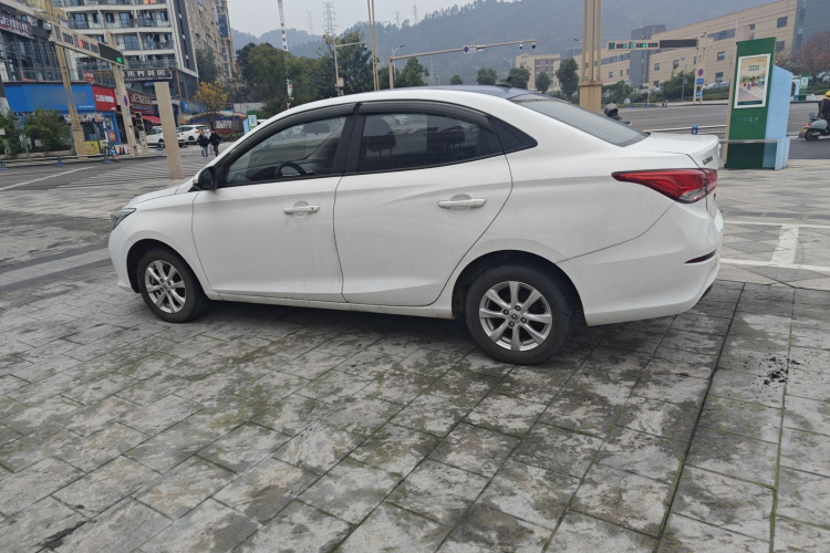 长安 悦翔 2019款 1.5L DCT 联动云版车身外观4