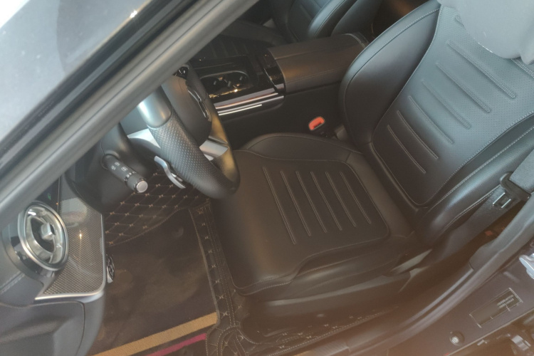 奔驰C级 2022款 改款 C 260 L 运动版中控内饰19