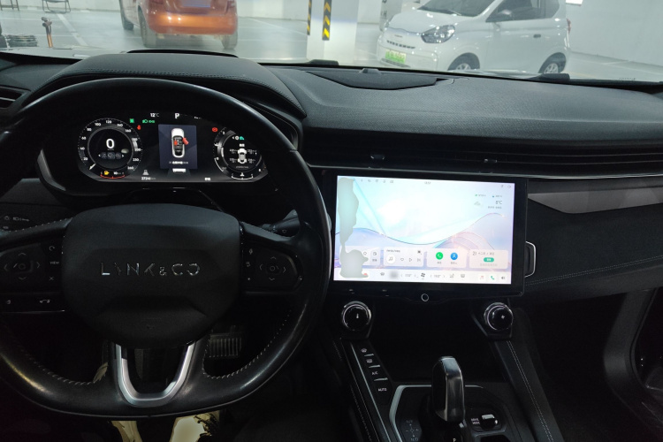 领克05 2023款 2.0TD 两驱耀Pro中控内饰12