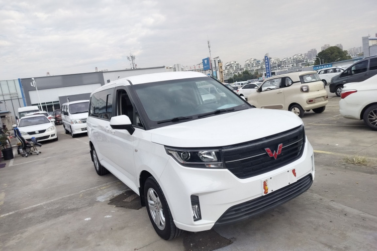 五菱汽车 五菱征程 2021款 1.5T 手动豪华型车身外观3