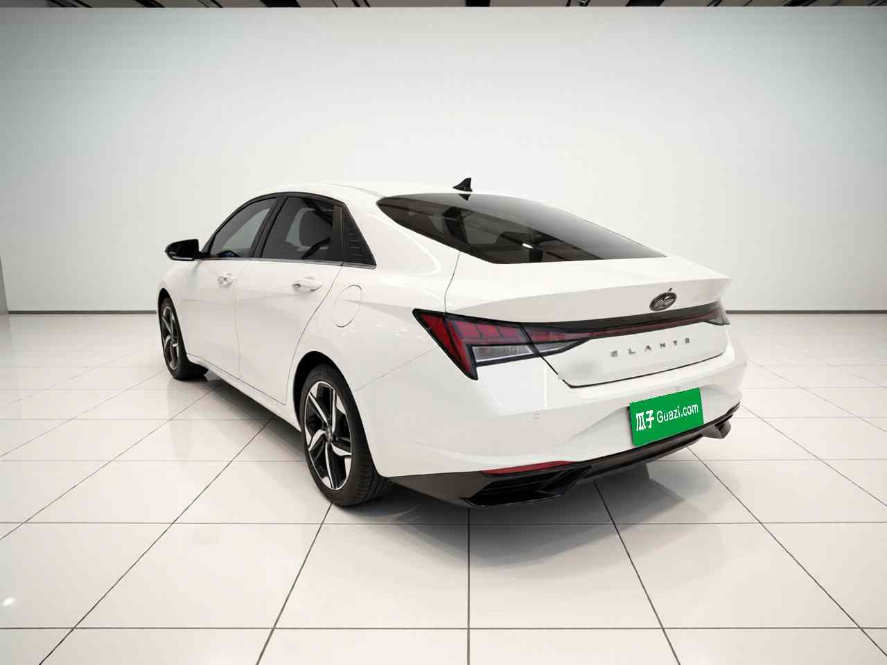 现代 伊兰特 2022款 1.5L CVT LUX尊贵版(3)