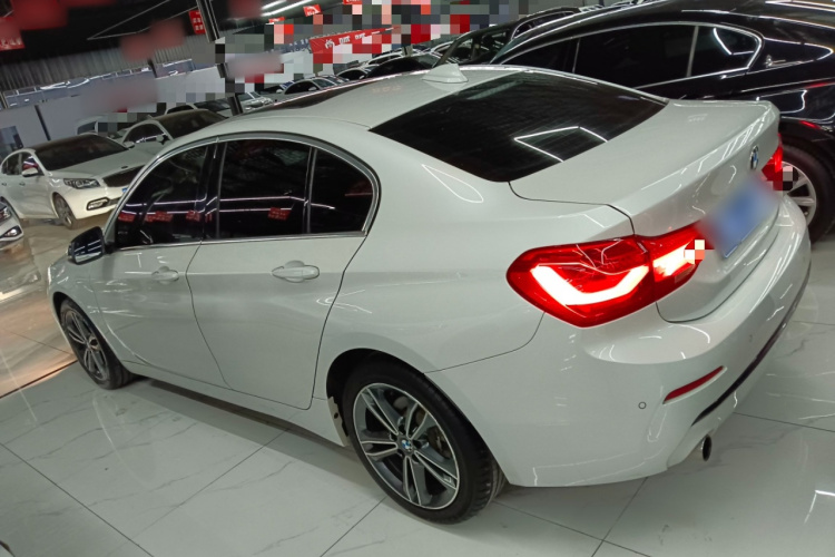 宝马1系 2018款 改款 118i 运动型车身外观4