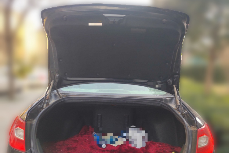 红旗H7 2013款 3.0L 尊贵型中控内饰23