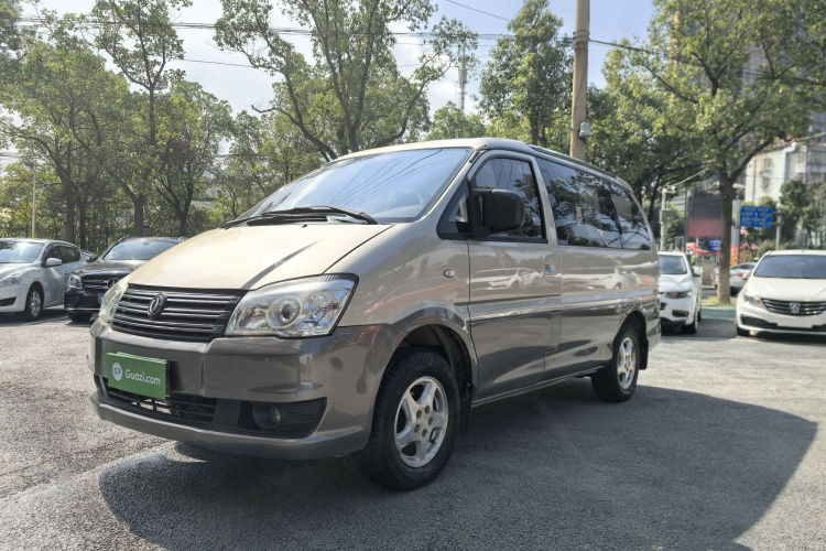 东风风行 菱智 2016款 M3 1.6L 7座豪华型 国IV车身外观1