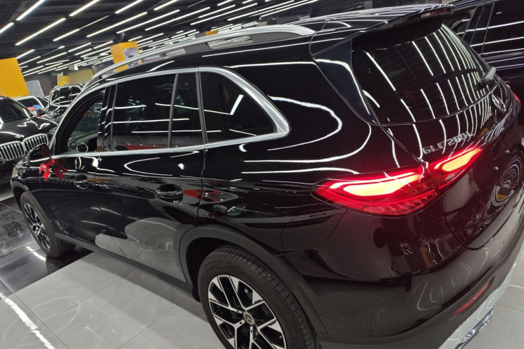 奔驰GLC 2024款 GLC 260 L 4MATIC 动感型 5座车身外观4