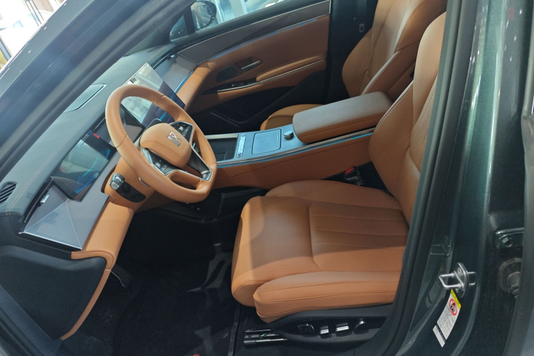 比亚迪 汉L 2025款 DM-p 四驱激光雷达旗舰型中控内饰19