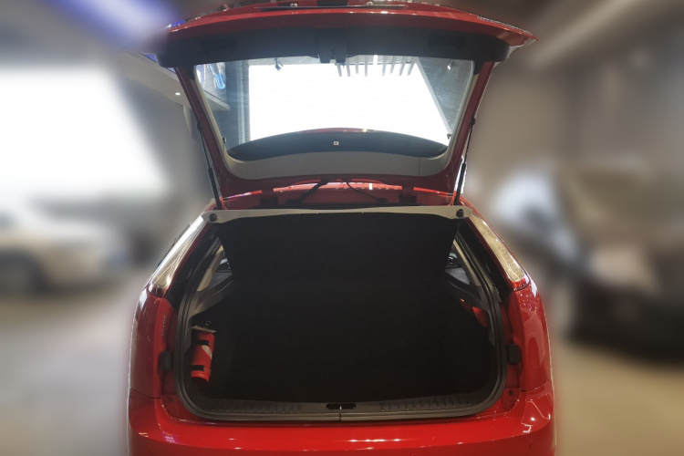 福特 福克斯 2013款 两厢经典 1.8L 自动基本型中控内饰23