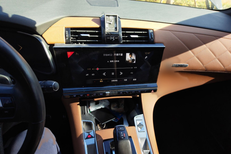 DS 7 2018款 45THP 里沃利先锋版局部细节16