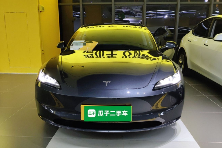 特斯拉 Model 3 2025款 后轮驱动版车身外观2