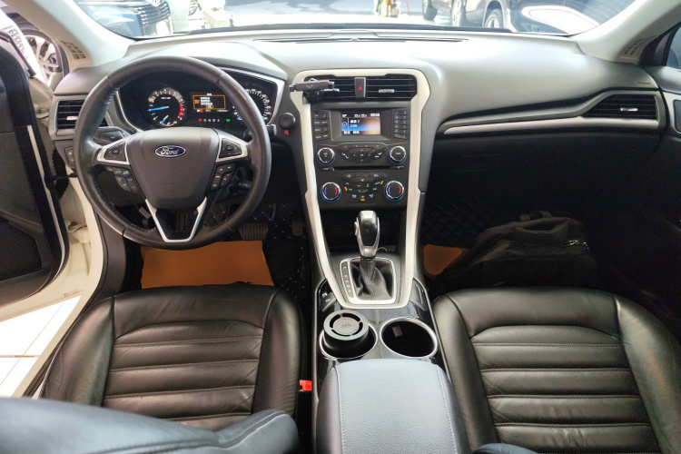 福特 蒙迪欧 2013款 1.5L GTDi180时尚型中控内饰12