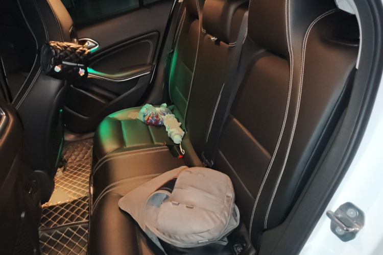 奔驰GLA 2019款 GLA 200 时尚型中控内饰21