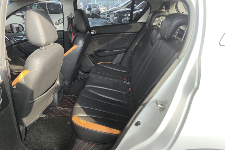 宝骏310 2016款 1.2L 手动豪华型中控内饰7004