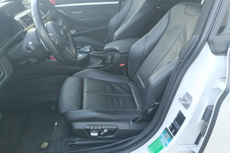 宝马3系GT 2020款 320i M运动曜夜版中控内饰19