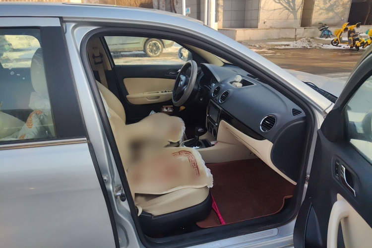 大众 朗逸 2011款 1.6L 自动品雅版局部细节9005