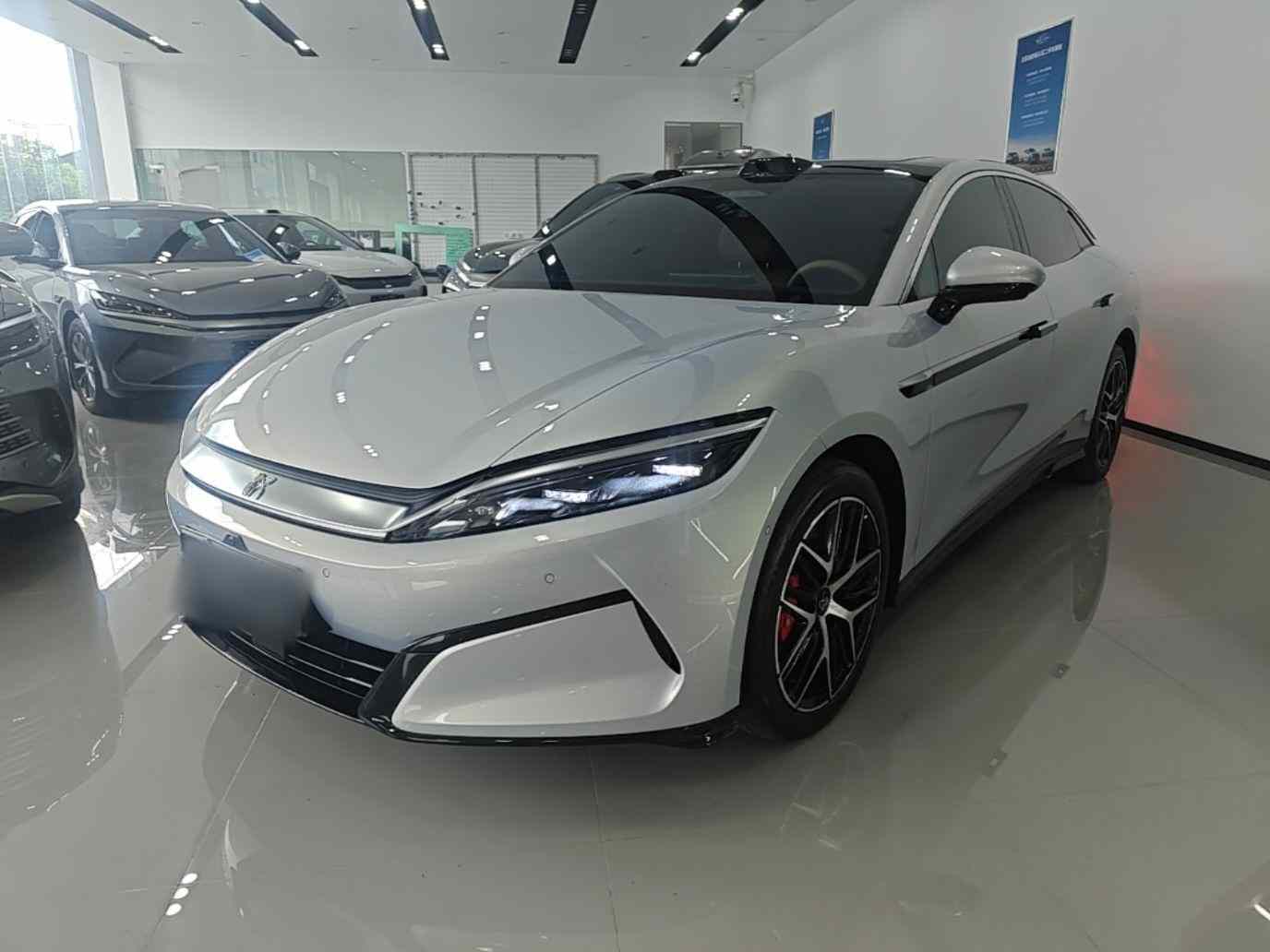 比亚迪 汉L 2025款 EV 四驱激光雷达旗舰型(2)