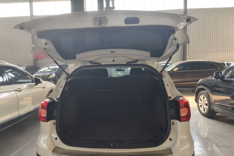 铃木 骁途 2017款 1.6L CVT两驱都市进取型机舱底盘23