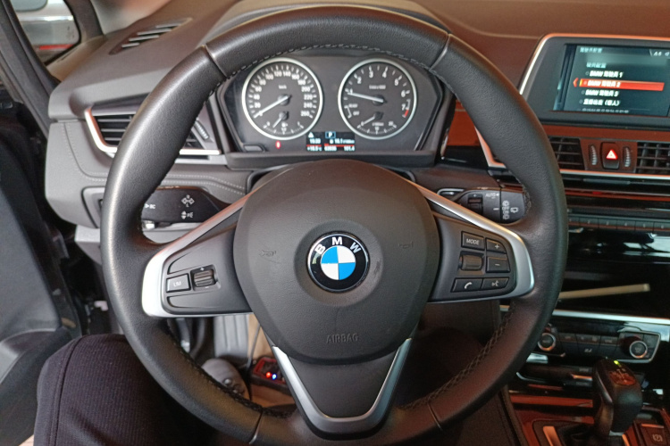 宝马2系多功能旅行车 2015款 218i 运动设计套装局部细节13