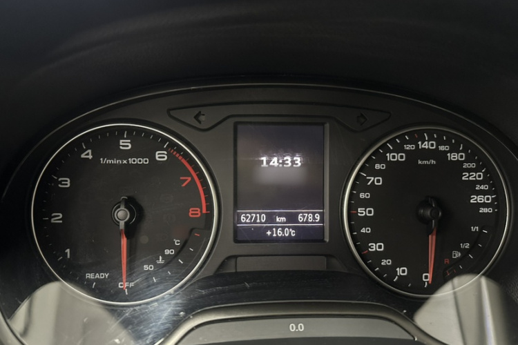 奥迪A3 2014款 Sportback 35 TFSI 自动进取型中控内饰7002