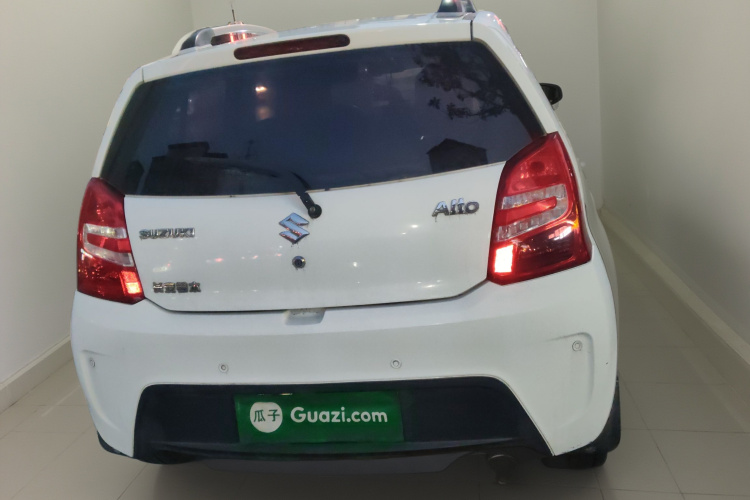 铃木 奥拓 2013款 1.0L 自动豪华型车身外观6