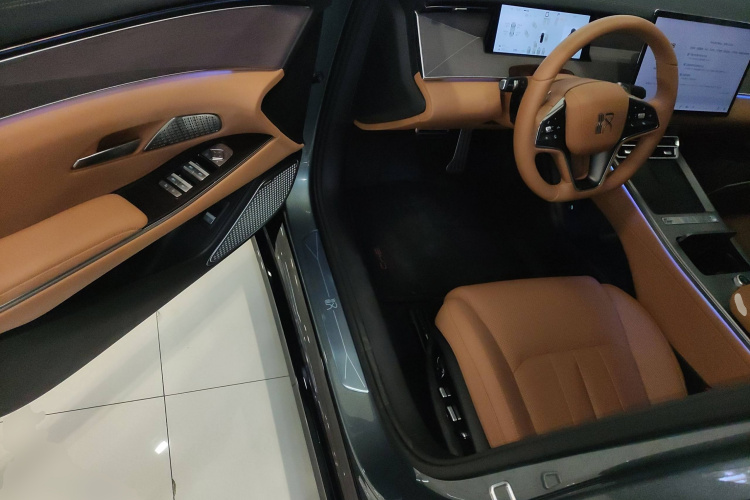 比亚迪 汉L 2025款 DM-p 四驱激光雷达旗舰型中控内饰7003