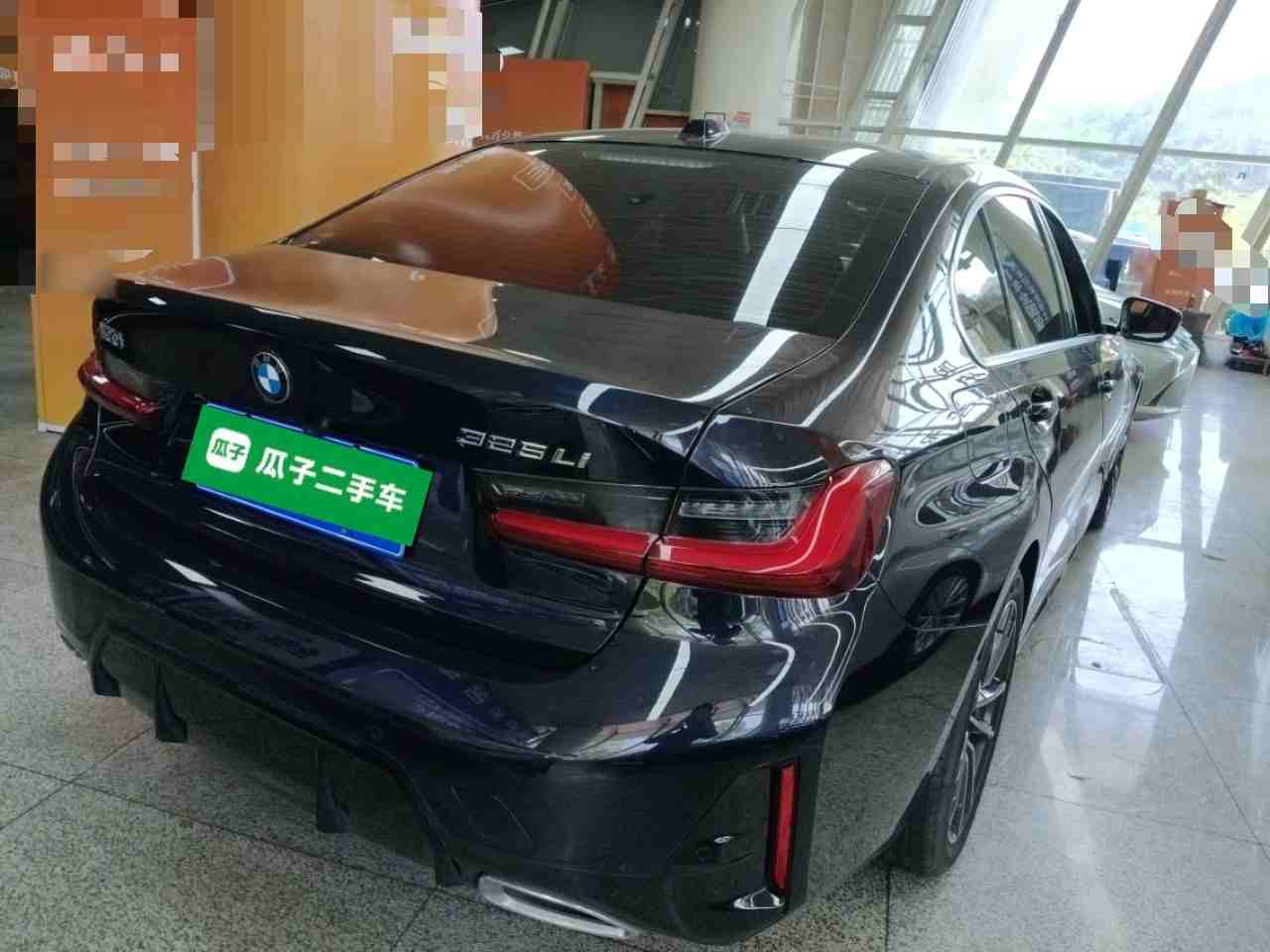 车辆右后45度外观展示