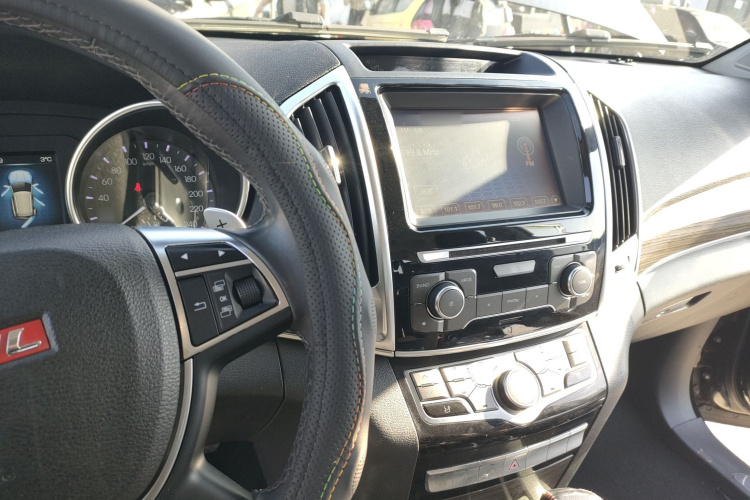 哈弗H9 2015款 2.0T 四驱豪华型 7座中控内饰12