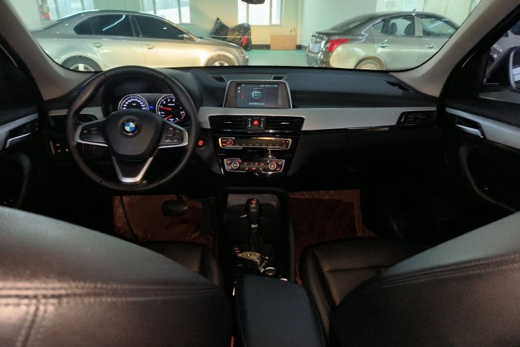 宝马X1 2019款 sDrive18Li 时尚型中控内饰12