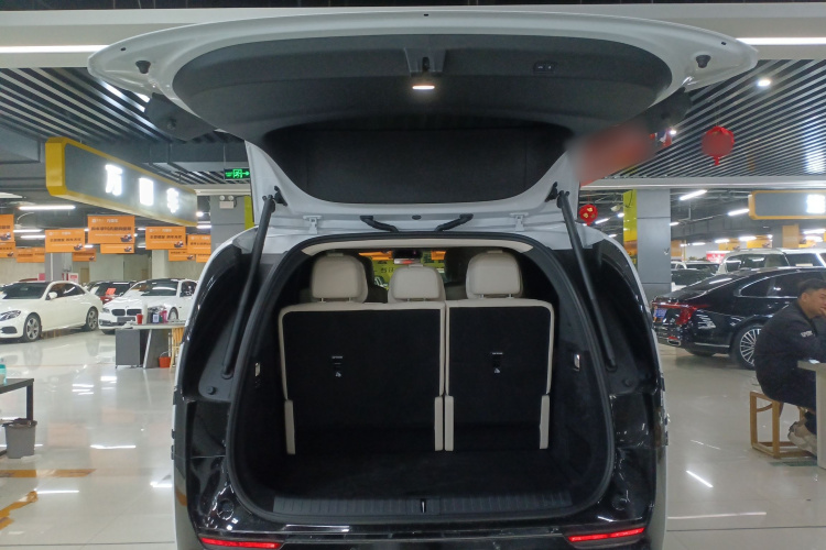 理想汽车 理想MEGA 2025款 Home 家庭特别版机舱底盘23