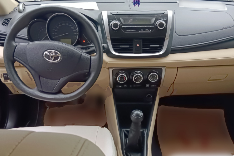 丰田 威驰 2017款 1.5L 手动创行版中控内饰7002