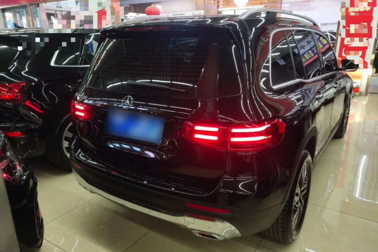 奔驰GLB 2024款 GLB 220 动感型车身外观6