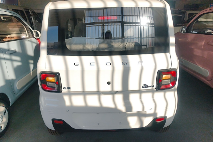 吉利银河 2024款 熊猫mini 200km 耐力熊车身外观6004