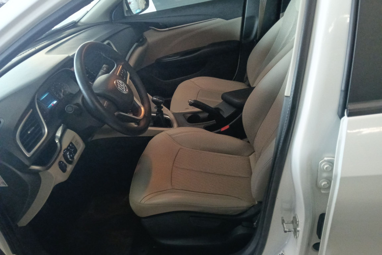 别克 英朗 2016款 15N 手动精英型中控内饰19