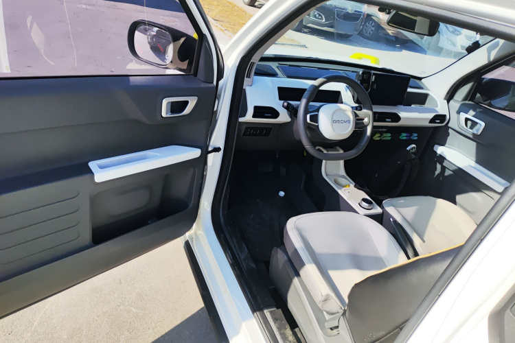 吉利银河 2024款 200km 熊猫骑士中控内饰20