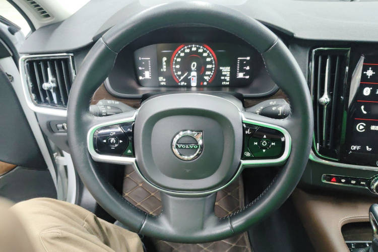 沃尔沃S90 2018款 T4 智远版中控内饰13