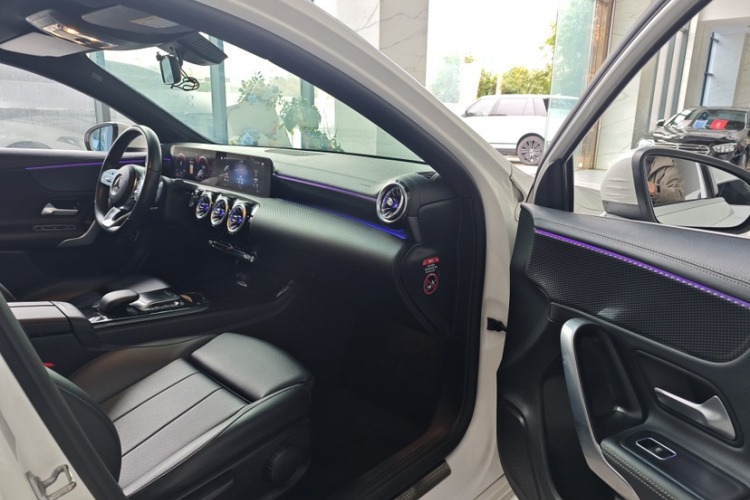 奔驰A级 2022款 改款 A 200 L 运动轿车时尚型中控内饰7007