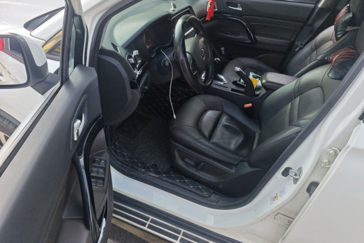 广汽传祺 传祺GS4 2016款 235T 手动豪华版中控内饰20