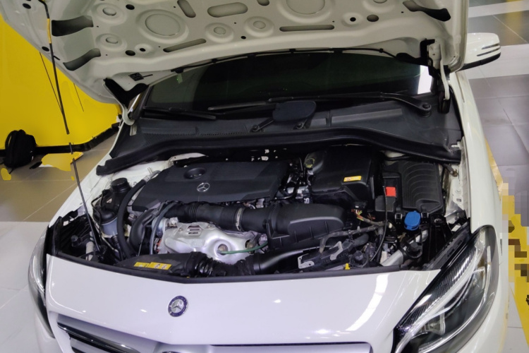 奔驰B级 2015款 B 200 时尚型机舱底盘24