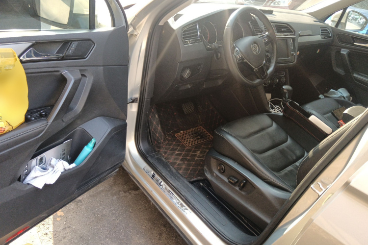 大众 途观L 2017款 330TSI 自动两驱豪华版中控内饰20