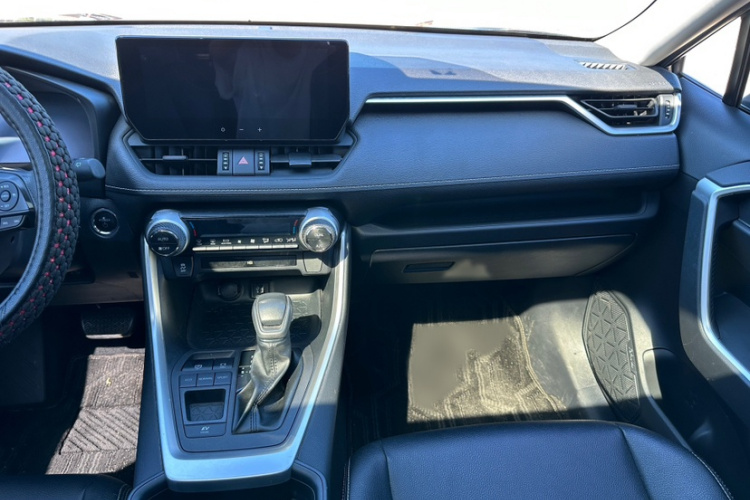 丰田 RAV4荣放 2023款 双擎 2.5L E-CVT两驱精英版中控内饰7011