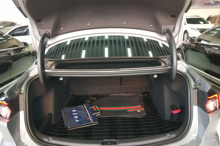 福特 蒙迪欧 2022款 EcoBoost 245 豪华型机舱底盘23