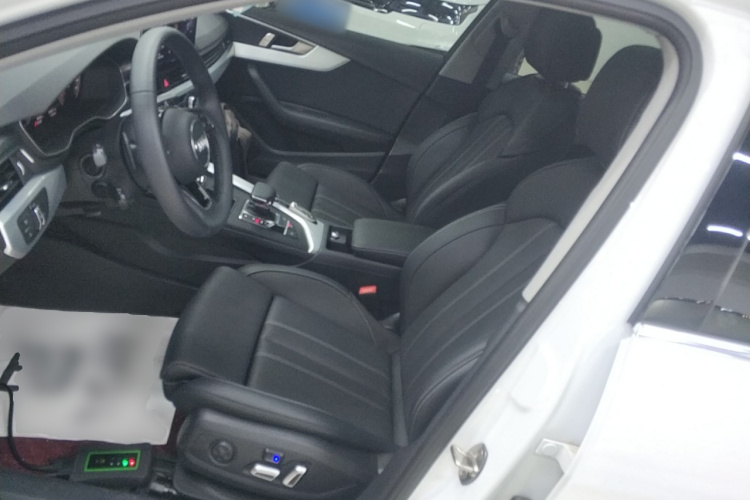 奥迪A4L 2024款 40 TFSI 时尚动感型中控内饰19