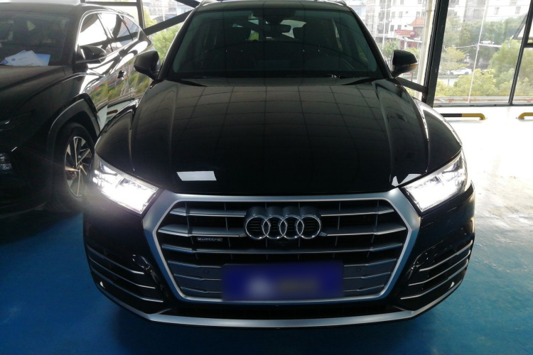 奥迪Q5L 2020款 40 TFSI 荣享时尚型车身外观2